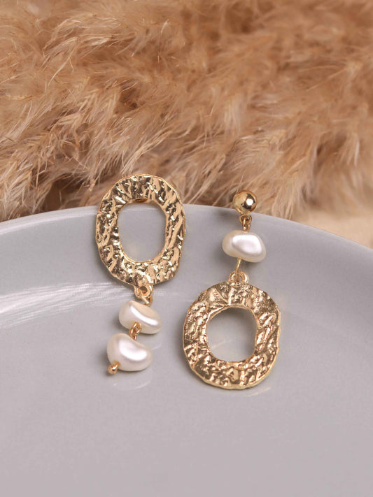 Upside down Pearls Mismatch Earring