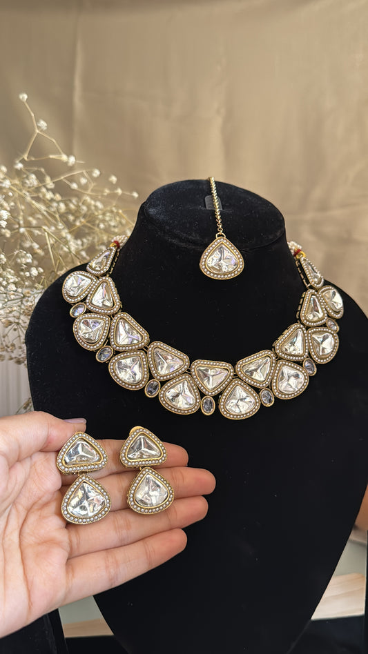 Aarisha Kundan Necklace Set ✨