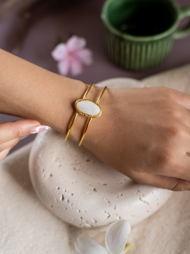 Ovula Brass Adjustable Bracelet (Anti Tarnish)