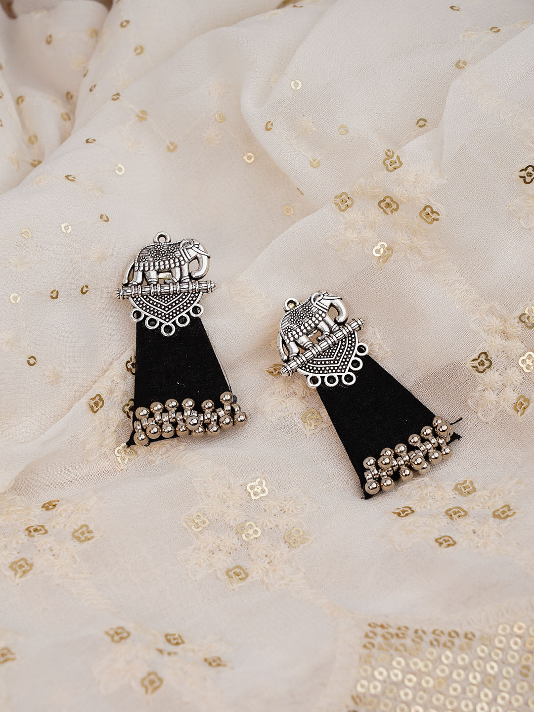 Black fabric earring - Lili-Origin