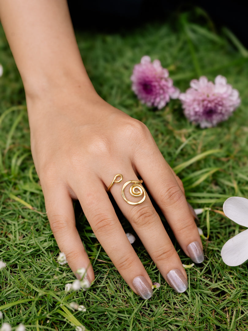 Whirle Brass Adjustable Ring (Anti Tarnish)