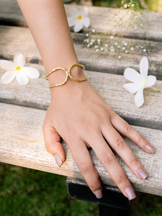 Connected Arc Brass Adjustable Bracelet (Anti Tarnish)