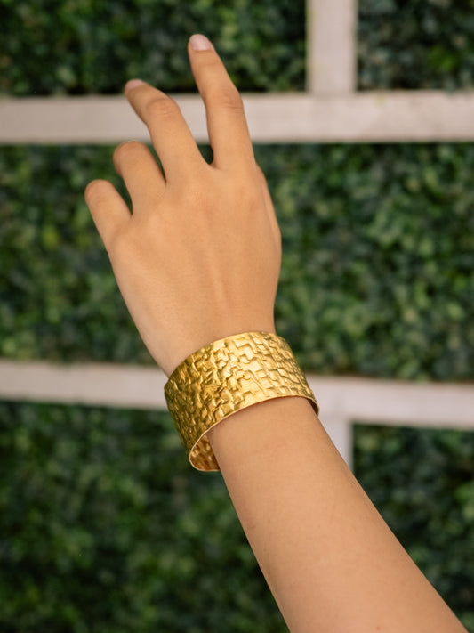 Textura Brass Adjustable Bracelet (Anti Tarnish)