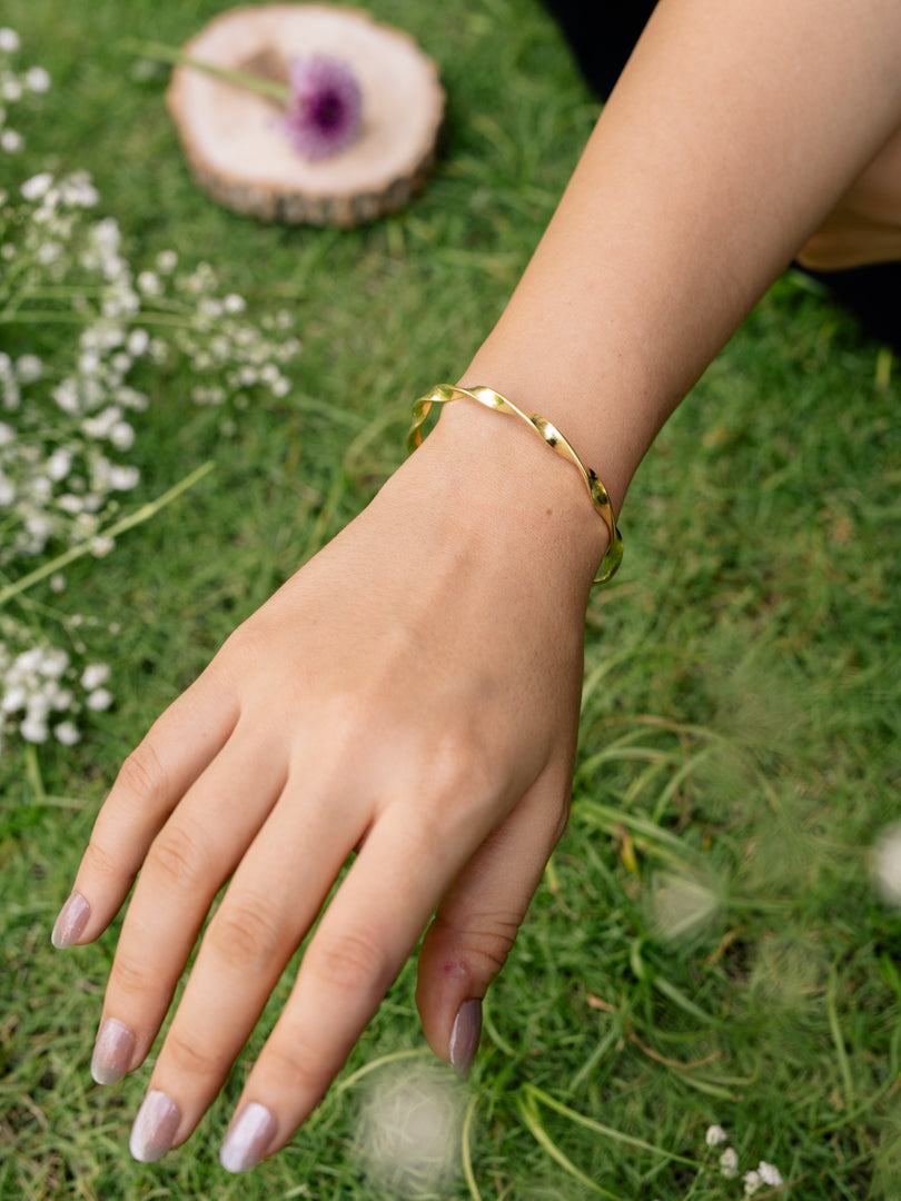 Tressa Twist Brass Adjustable Bracelet (Anti Tarnish)