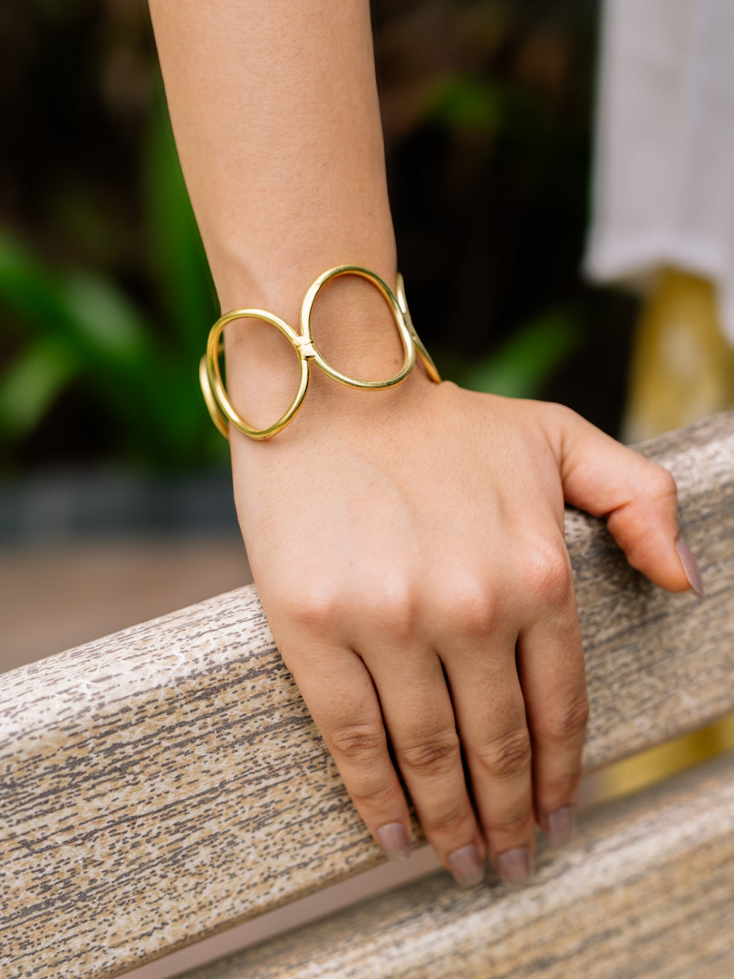 Linked Rings Adjustable Brass Bracelet (Anti Tarnish)