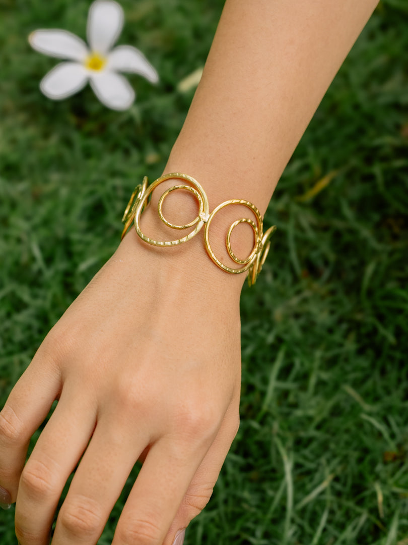 Loopa Loop Adjustable Brass Bracelet (Anti Tarnish)