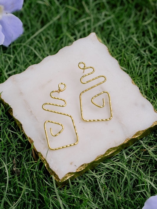 Lelet Figure Brass Earring (Anti Tarnish)