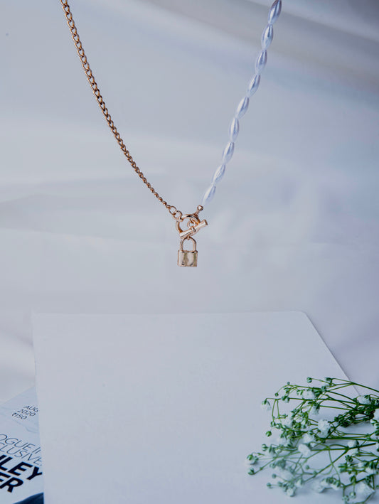 Lock & Pearl Necklace - Lili-Origin