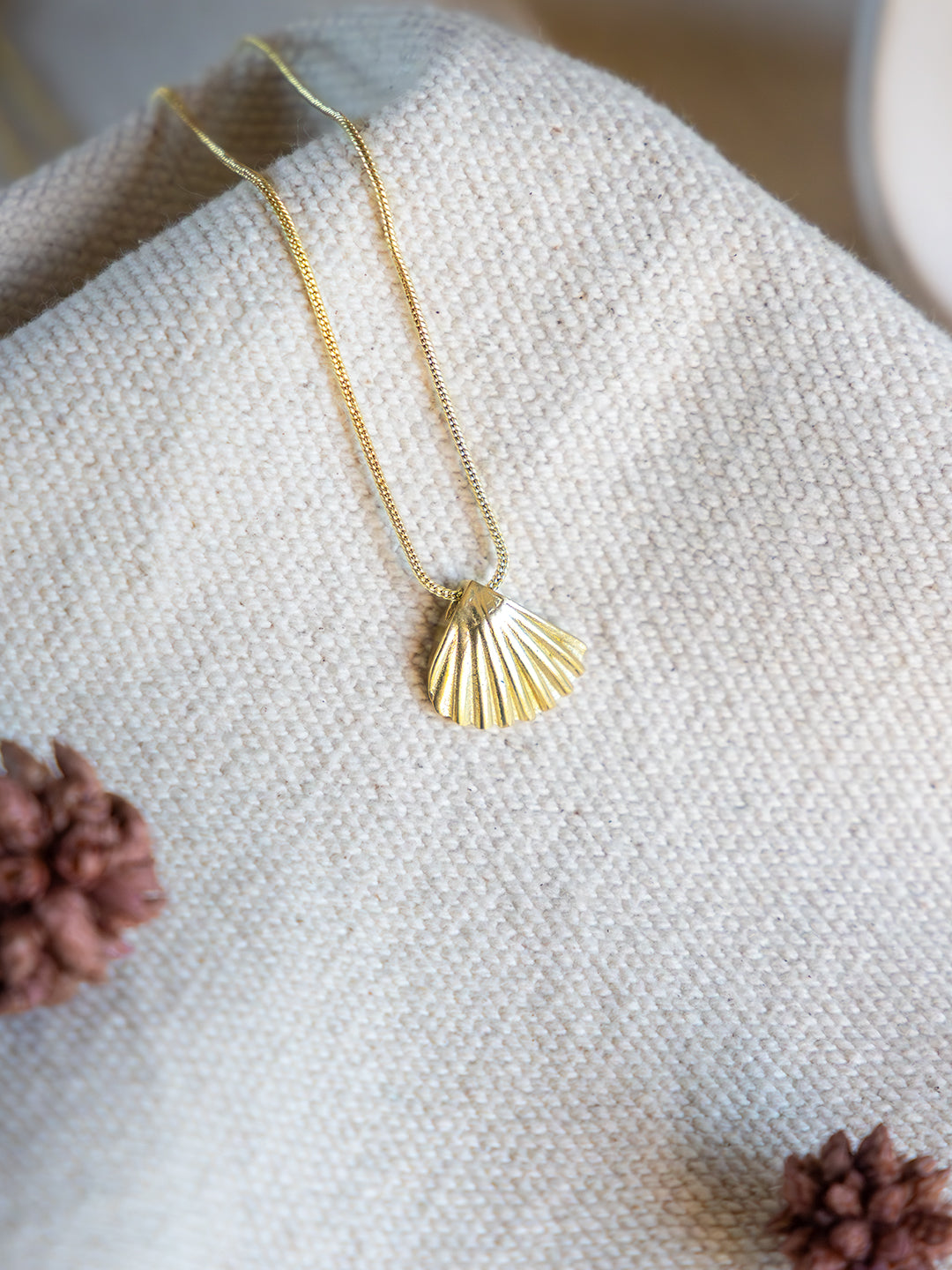 Shell Glow Brass Necklace (Anti Tarnish)