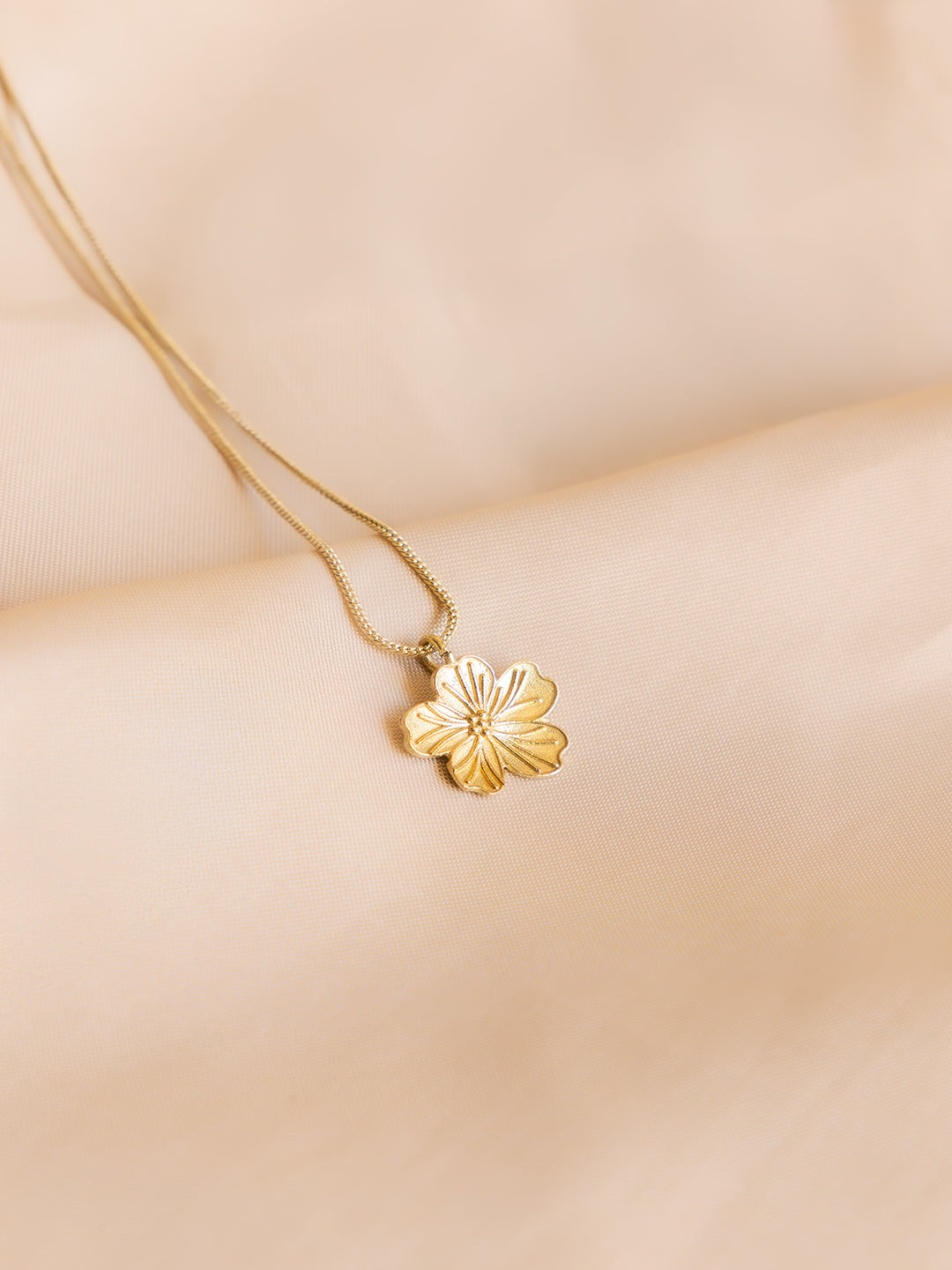 Daily Bloom Brass Necklace (Anti Tarnish)