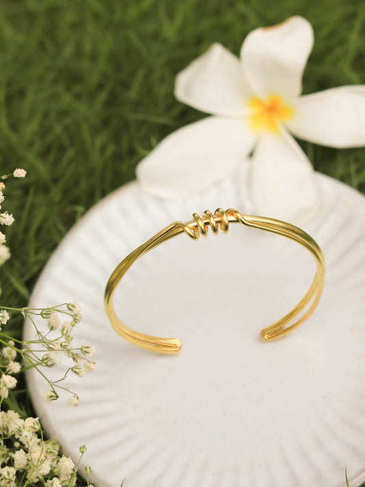 Eira Spring Minimal Adjustable Brass Bracelet (Anti Tarnish)