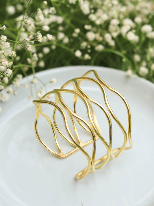 Flowy Abstract Adjustable Brass Bracelet (Anti Tarnish)