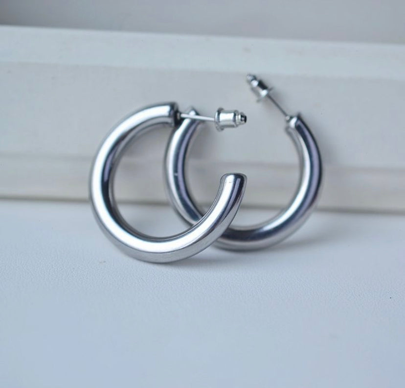 Everyday Hoop Silver Earring - Lili-Origin