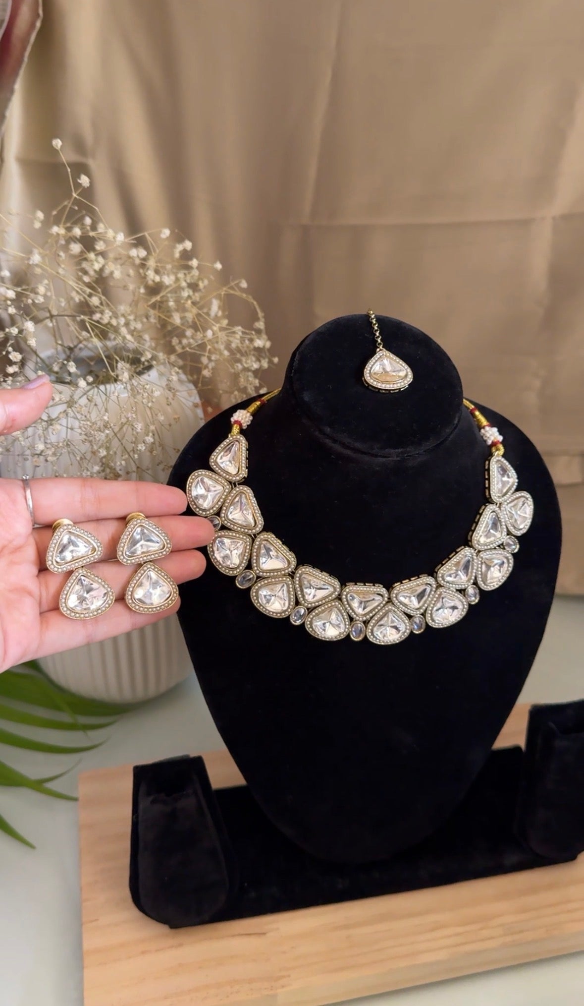 Aarisha Kundan Necklace Set ✨