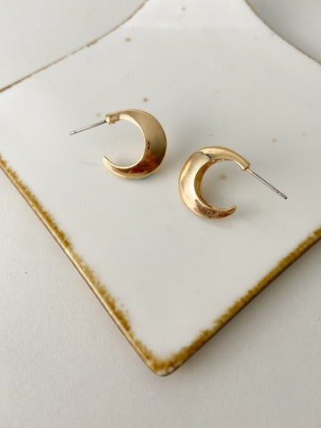 Crescent Moon Stud Earrings 18ct Gold Plate – Daisy London