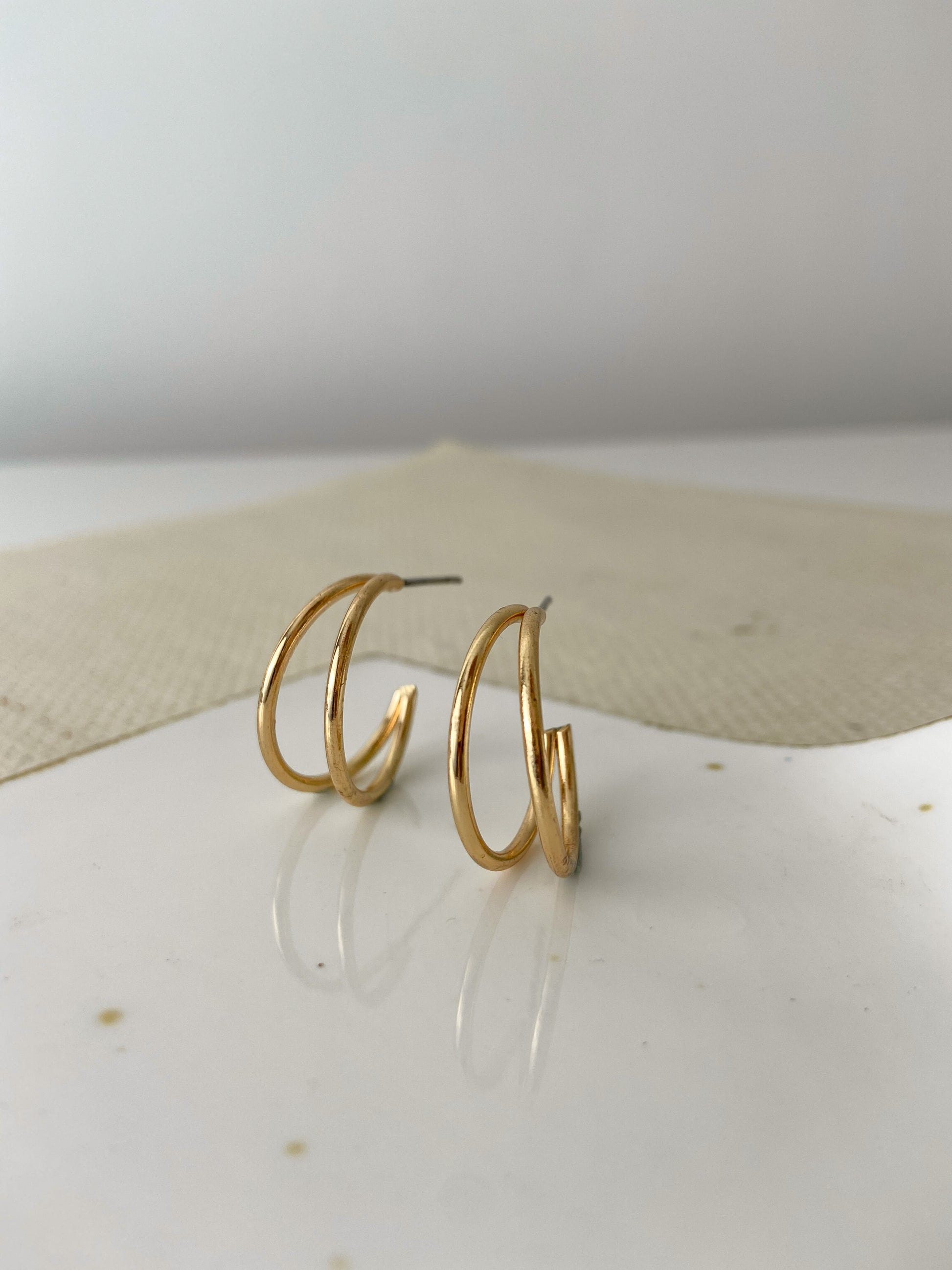 Minimal Double Hoop - Singles Earrings - Lili-Origin
