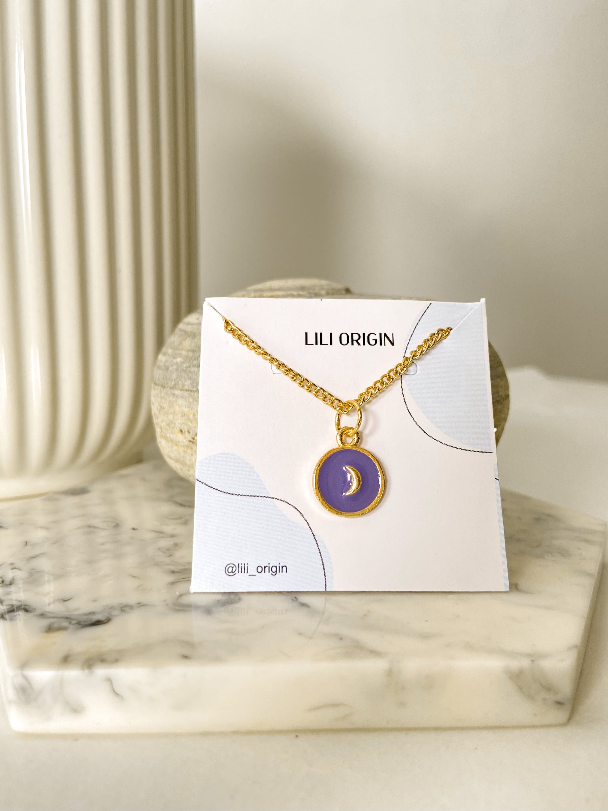 Moon Resin Necklace - Lili-Origin