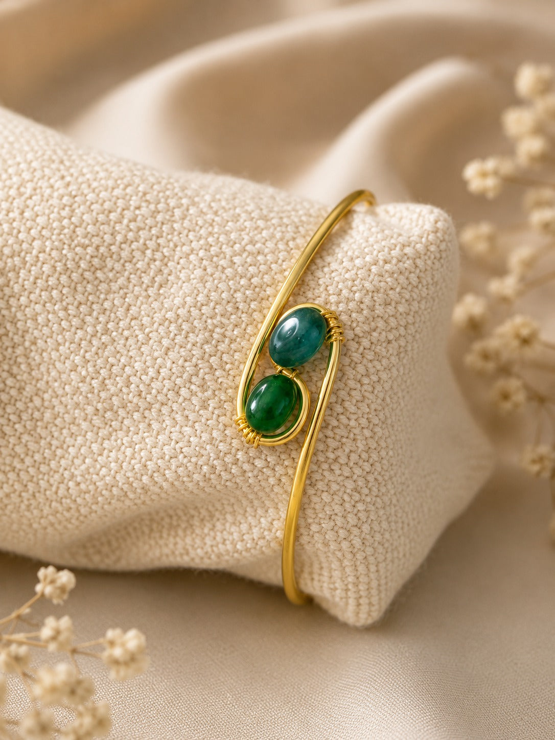 Emerald Embrace Adjustable Bracelet (Anti Tarnish)