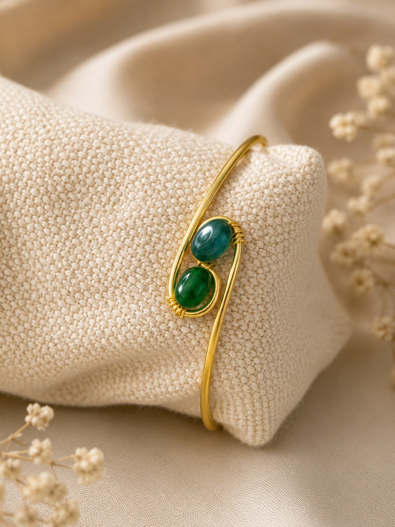 Emerald Embrace Adjustable Bracelet (Anti Tarnish)