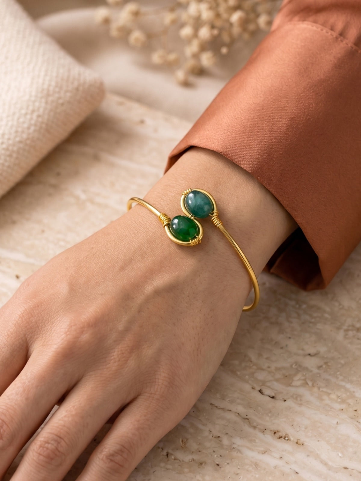 Emerald Embrace Adjustable Bracelet (Anti Tarnish)