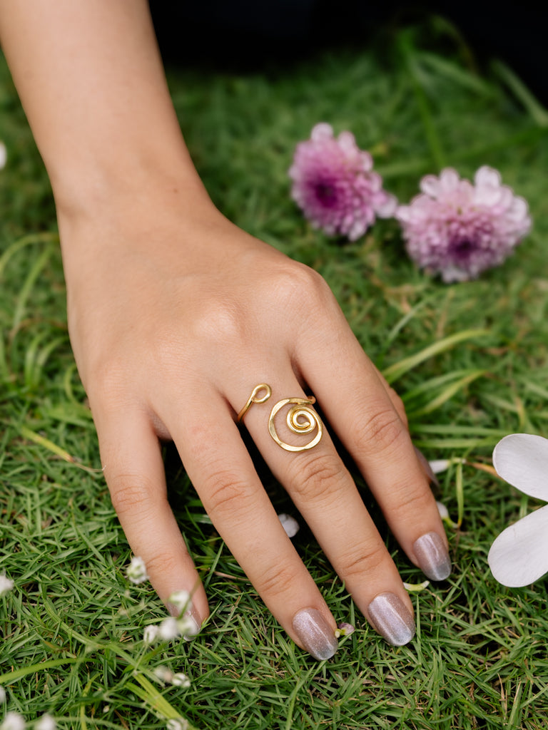 Whirle Brass Adjustable Ring (Anti Tarnish)