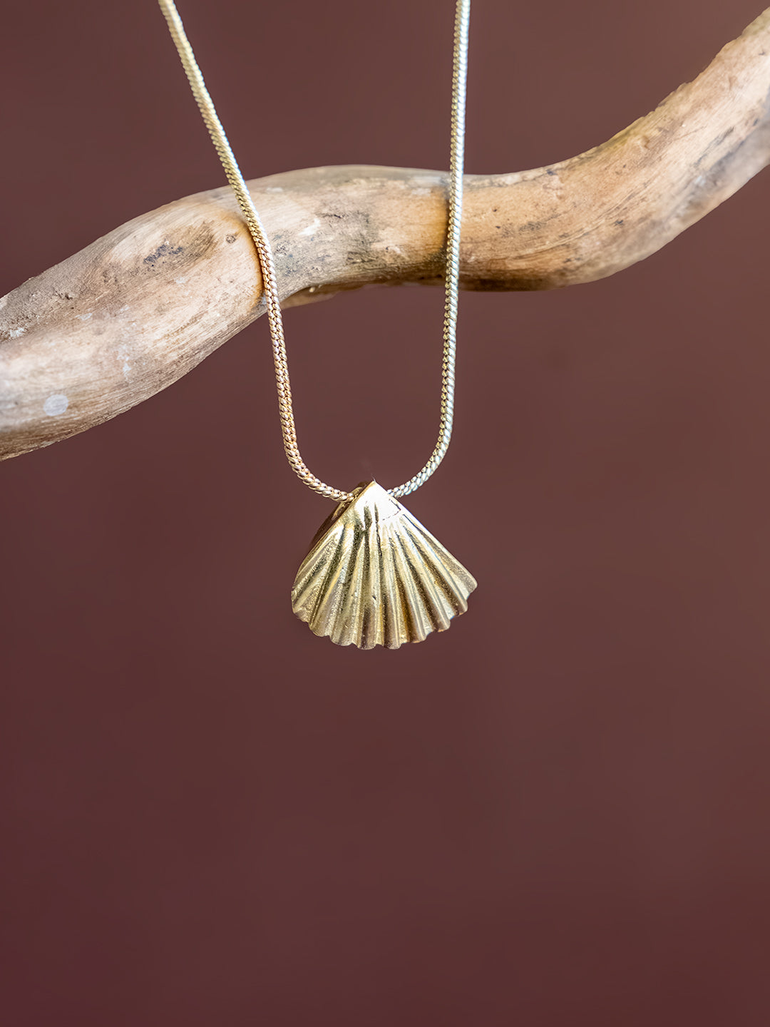 Shell Glow Brass Necklace (Anti Tarnish)
