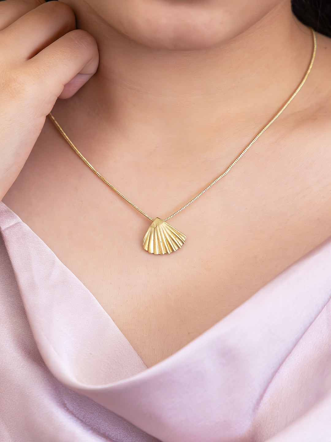 Shell Glow Brass Necklace (Anti Tarnish)