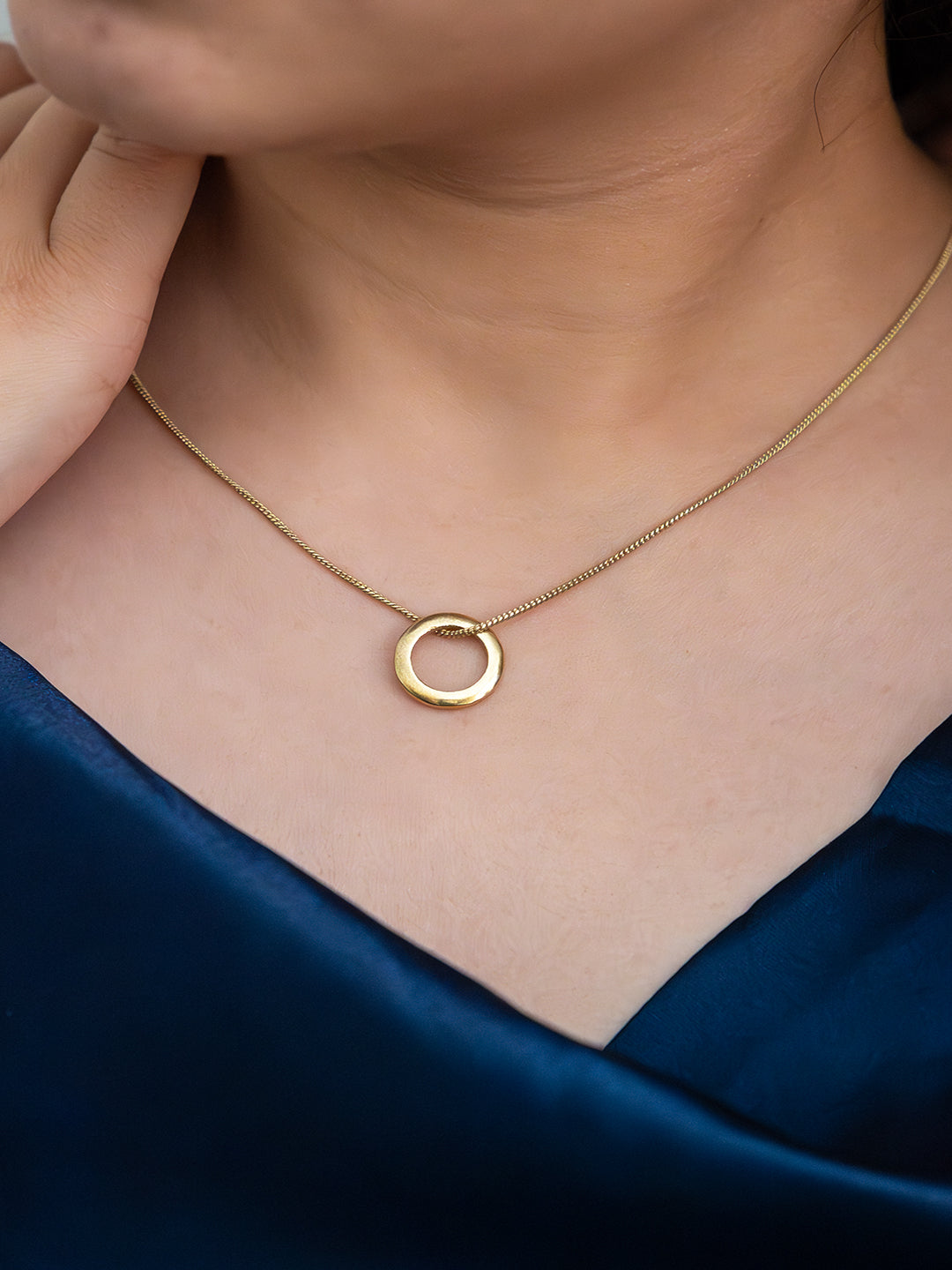 Golden Circle Brass Necklace (Anti Tarnish)