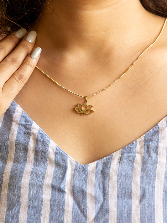 Golden Lotus Charm Brass Necklace (Anti Tarnish)