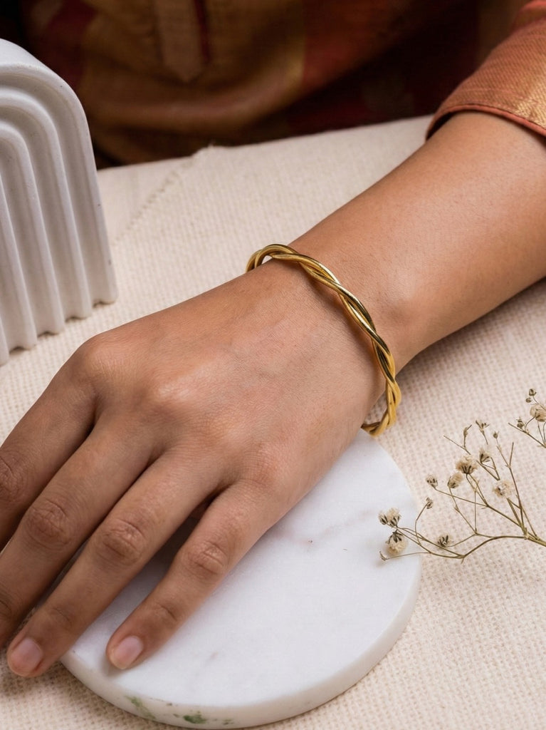 Band Twist Brass Adjustable Bracelet (Anti Tarnish)