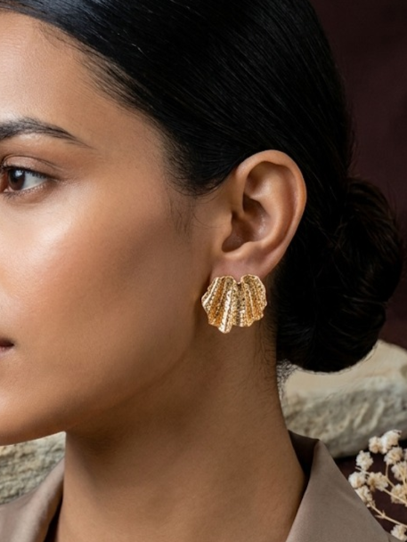 Sculpted Pleat Studs