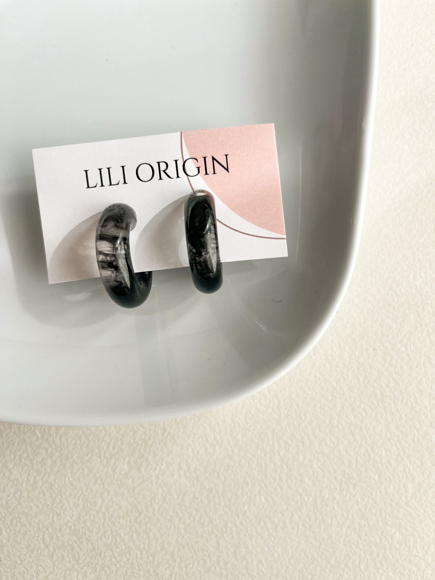 Black Resin Hoop Earring - Lili-Origin