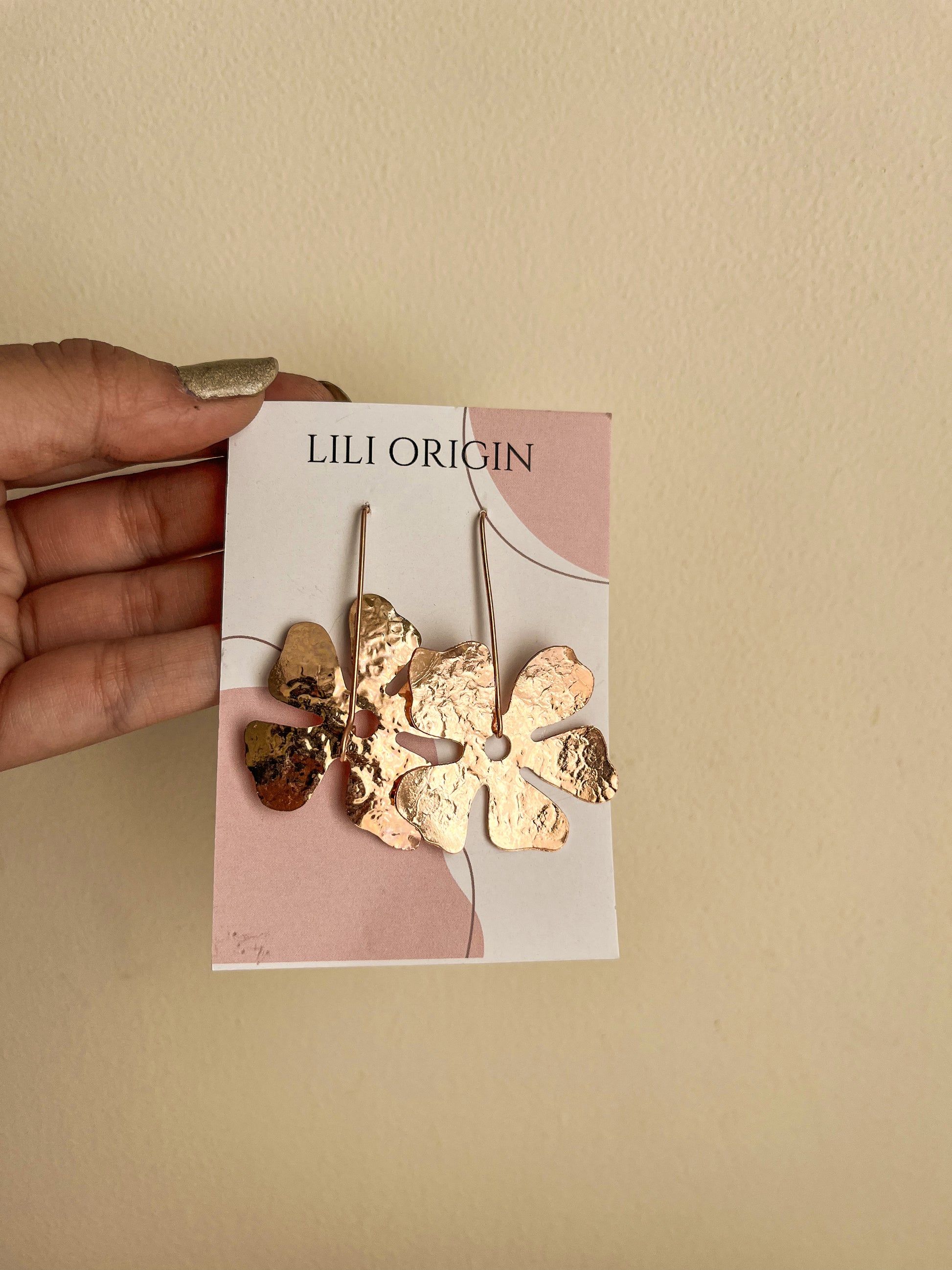 Hanging flower earring - Statement Earring - Lili-Origin