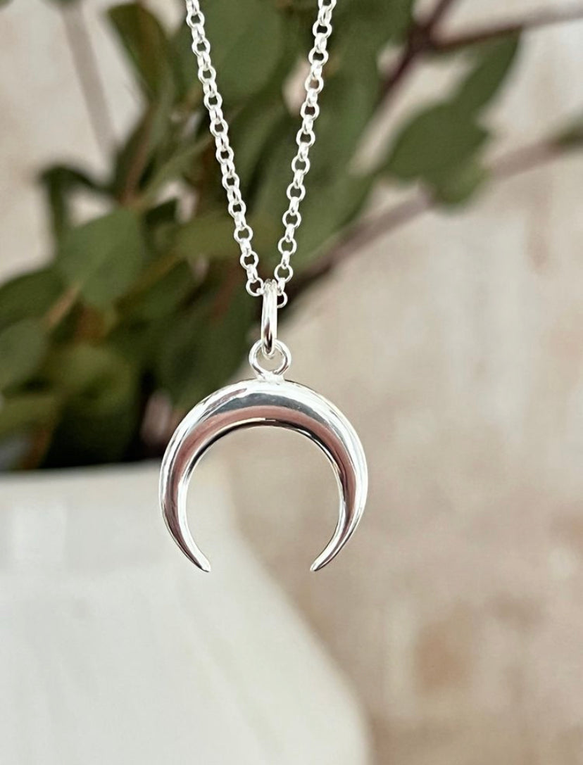 Moon Necklace Silver - Lili-Origin